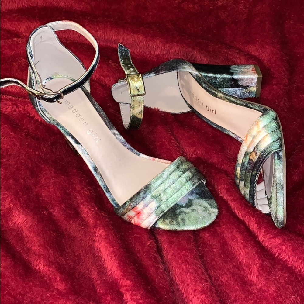 MADDEN GIRL Soft Velvet Green Floral Chunky Heels